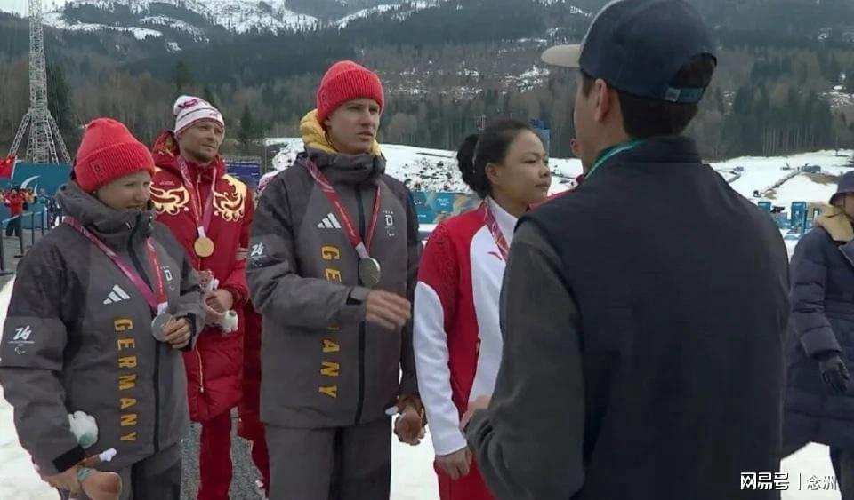 半岛体育网址-德国选手拒与中国选手合影！原因曝光 乌克兰国旗被没收愤怒抗议